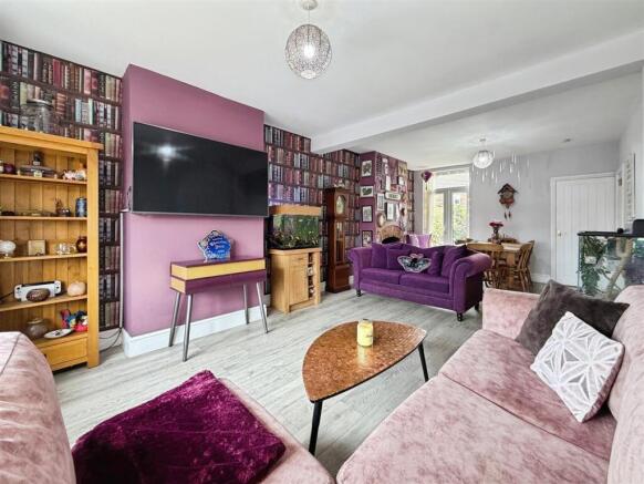 3 bed House for sale Image 4