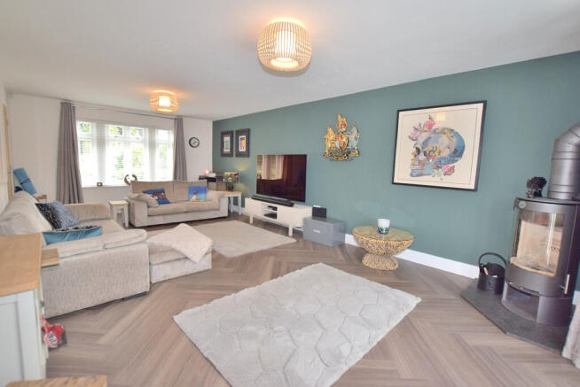 4 bed Detached for sale Image 4