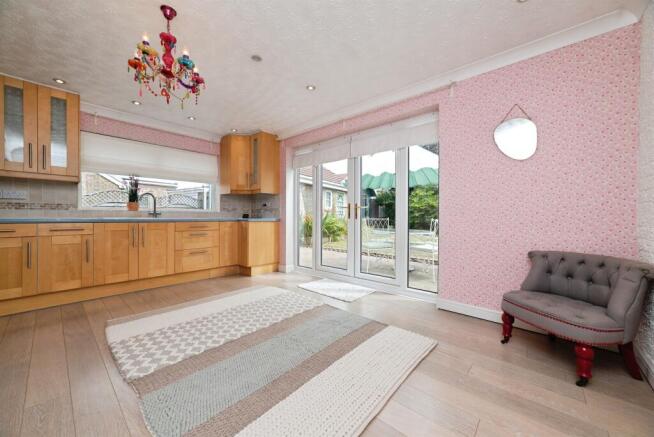 3 bed Semi-Detached for sale Image 7