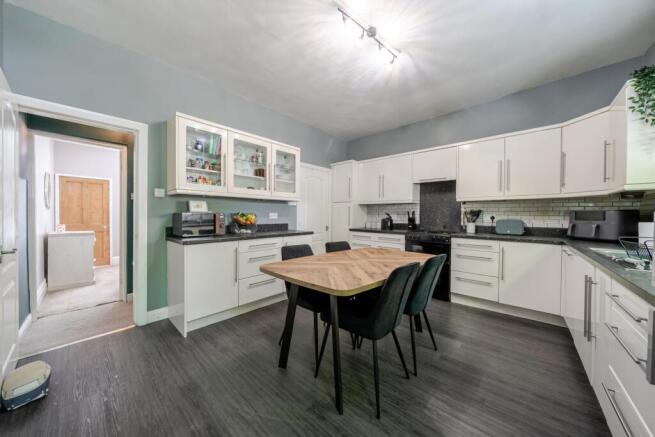 4 bed Terraced for sale Image 3