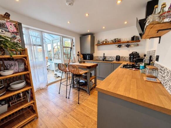 Kitchen (2).JPEG