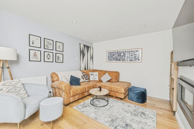 3 bed Semi-Detached for sale Image 8