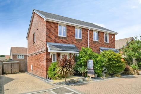 Knight Gardens, Lymington, Hampshire, SO41