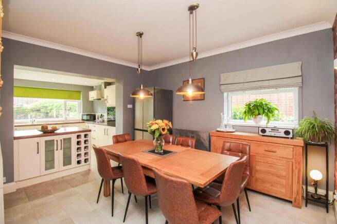 3 bed Detached Bungalow for sale Image 5