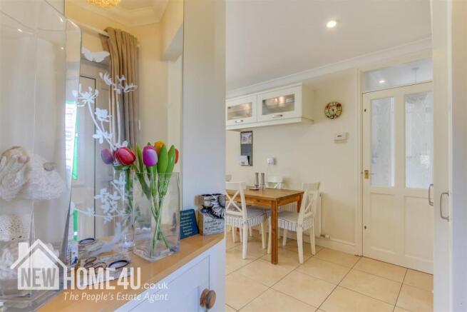 KITCHEN / DINING ROOM