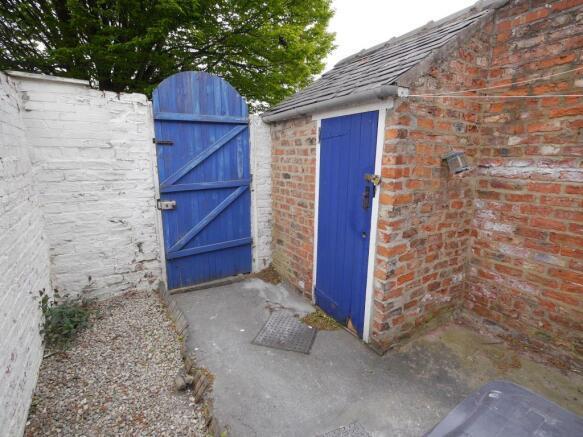 2 bed Terraced to rent Image 8