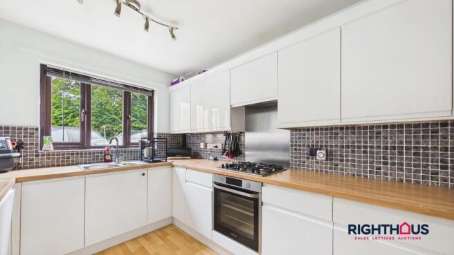 3 bed Semi-Detached for sale Image 10
