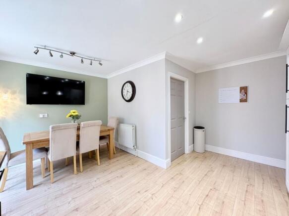 4 bed Detached for sale Image 10