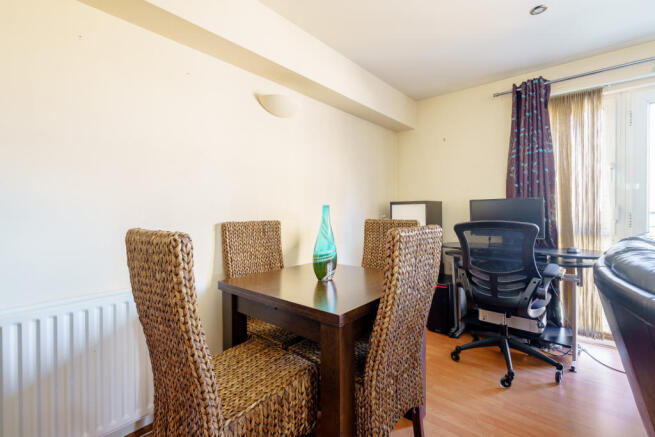 8412093-interior08-800