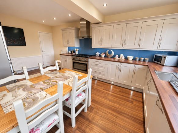 Fernhurst Road, Mirfield, WF14 9NB photo 4