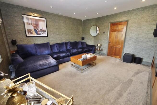4 bed Detached for sale Image 9