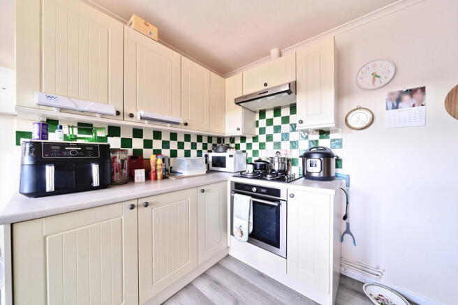 Buckland Avenue, Basingstoke, RG22 6JH photo 4