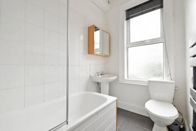 6 bed House to rent Image 8