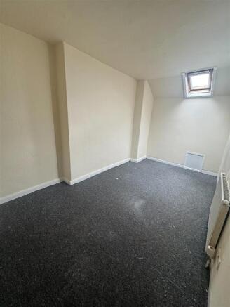 3 bed Terraced to rent Image 9