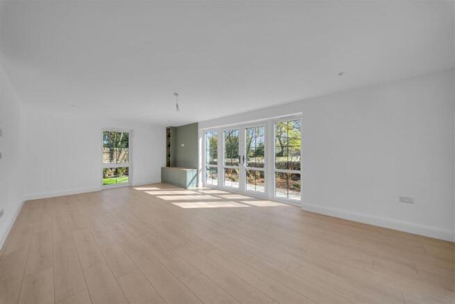 4 bed Detached for sale Image 7