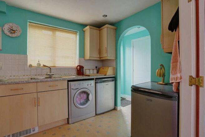 Kitchen to uti...