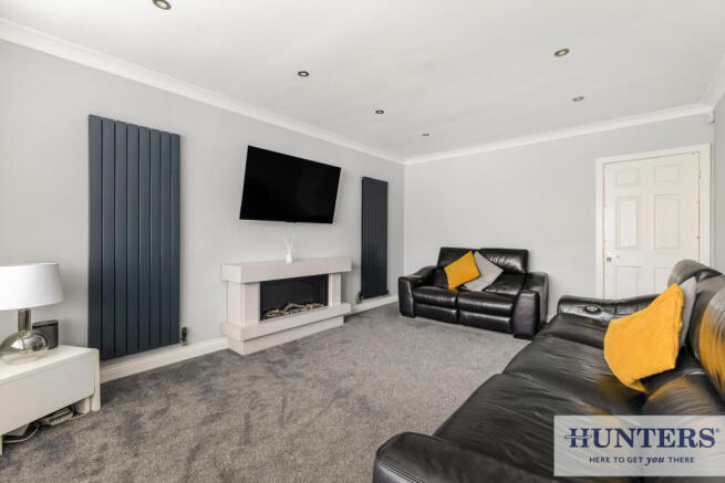 6 bed Detached for sale Image 5