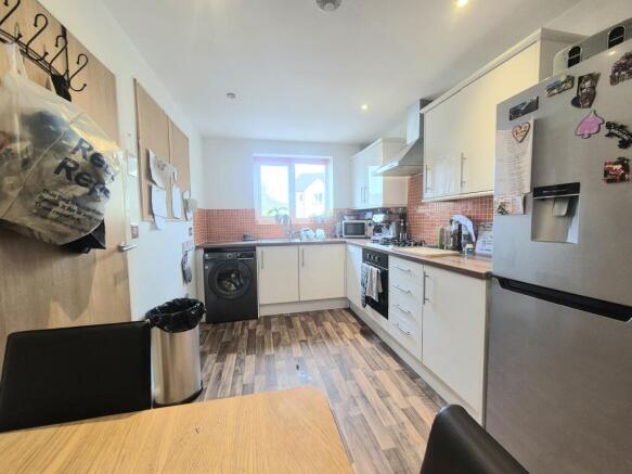 3 bed House to rent Image 5