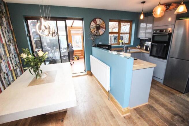 DINING/KITCHEN