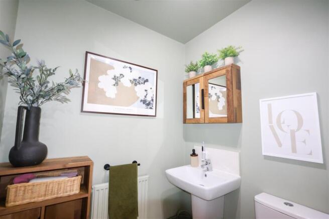 4 bed Detached for sale Image 11