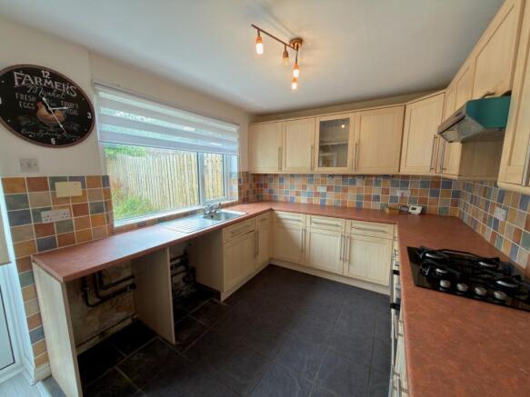 2 bed Terraced to rent Image 4
