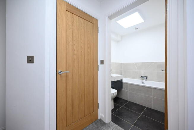 2 bed Flat to rent Image 6