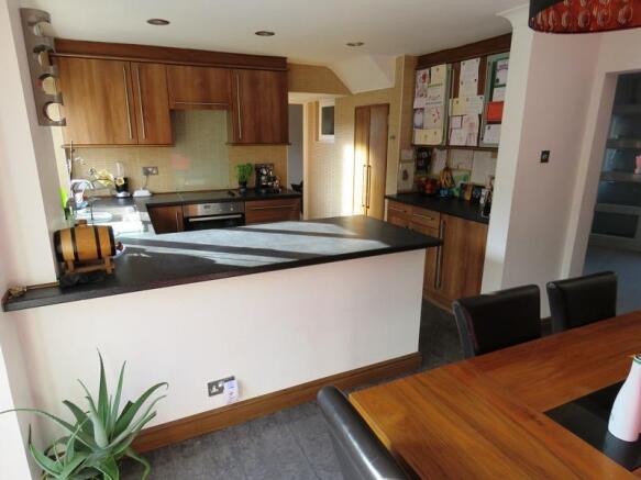 Kitchen 2.JPG