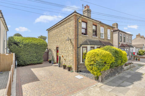 Essex Road, Romford, RM7