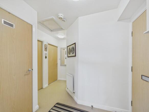 2 bed Apartment for sale Image 6