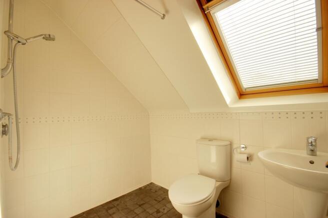 Ensuite to Bed 1