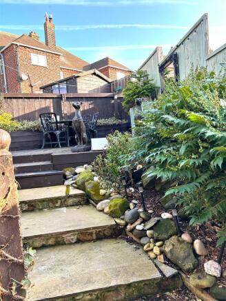 5 bed Semi-Detached for sale Image 8