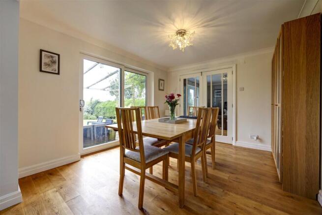 4 bed Detached for sale Image 11