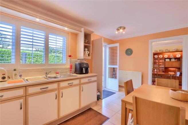 4 bed Detached for sale Image 8