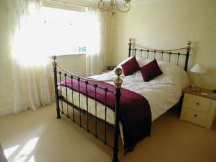 BEDROOM 1: