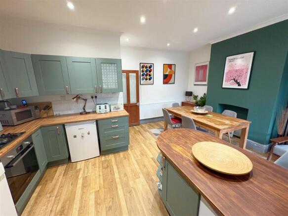 Kitchen_Dining room (1).jpg
