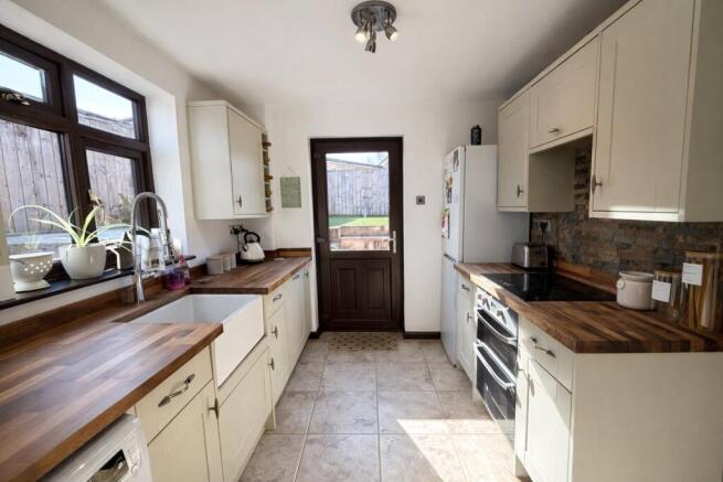 3 bed Semi-Detached for sale Image 6