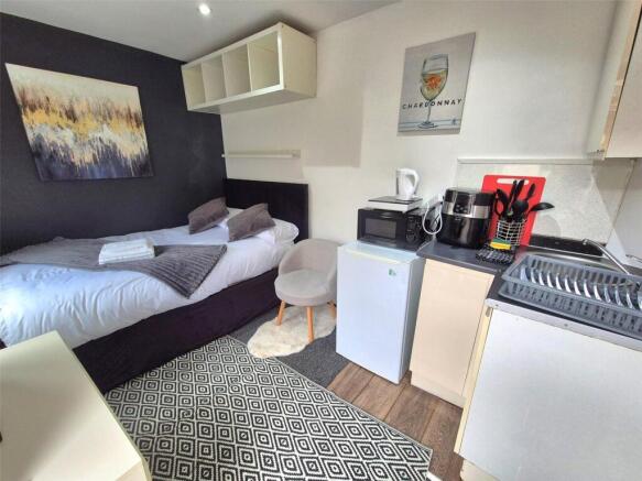 Bedroom/Kitchen