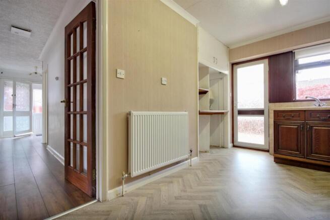 2 bed Semi-Detached Bungalow for sale Image 7