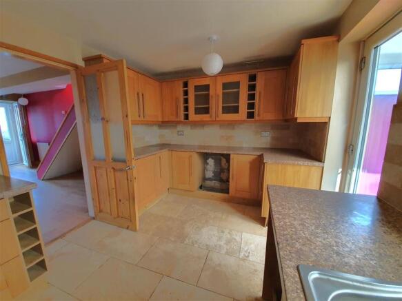 Kitchen 2.jpg
