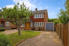 8 Red Tiles, Lovelace Close, Effingham Junction, Leatherhead KT24 5HJ