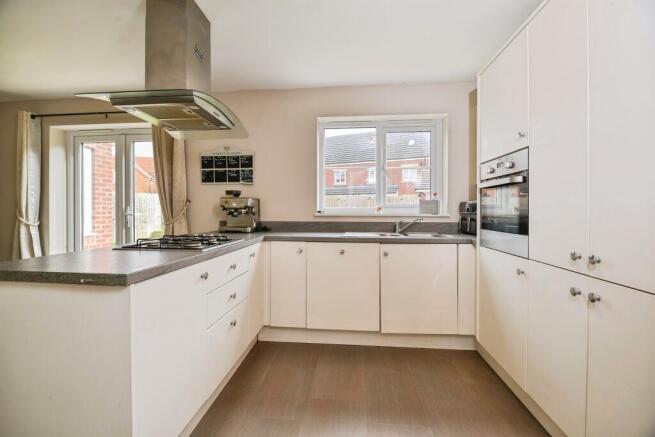 4 bed Detached for sale Image 5