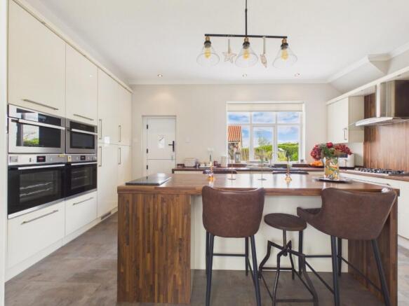 3 bed Detached for sale Image 5