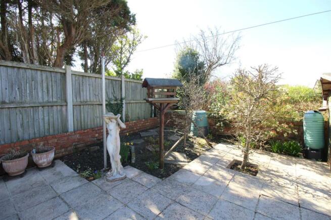 Filey Road, 16, garden new 4.JPG