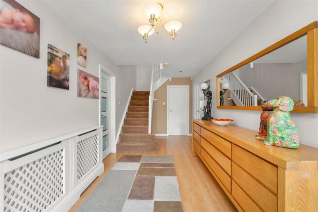 4 bed Detached for sale Image 5