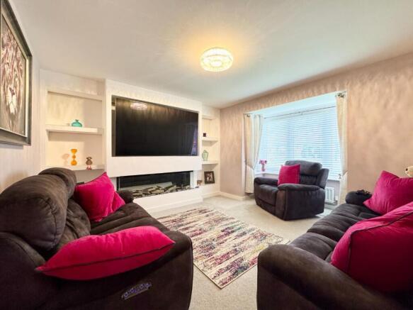 4 bed Detached for sale Image 9