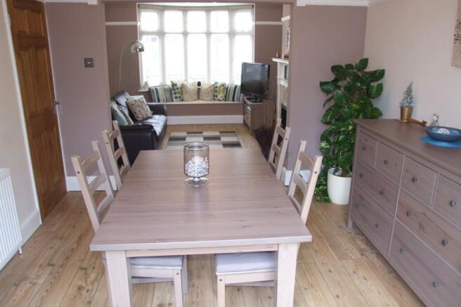 Dining/lounge