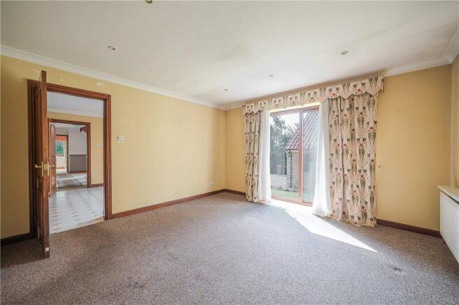 5 bed Detached for sale Image 9