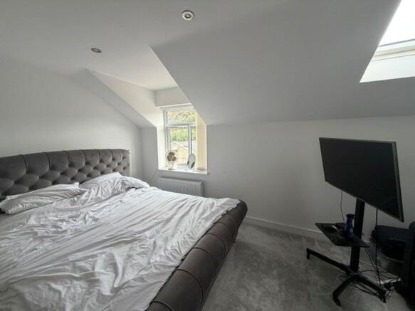 4 bed Semi-Detached for sale Image 11