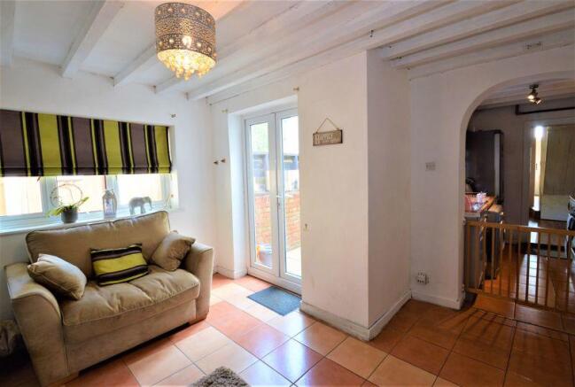 SNUG TO KITCHEN