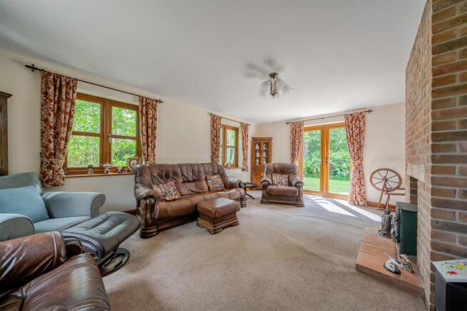 Living Room 2.jpg
